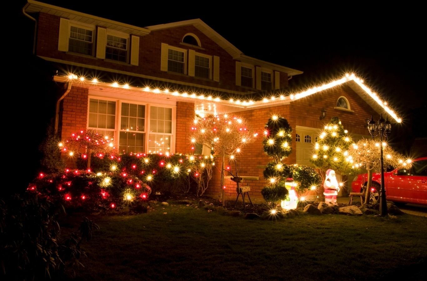Refresh Power Washing expert does Christmas Light Installation in Bethlehem PA with safe setup and wiring. Christmas Light Installation near me.